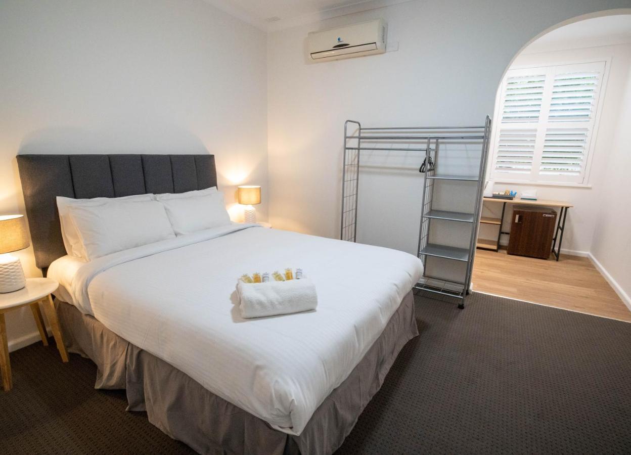 The Platypus Accommodation & Cafe Cudal Экстерьер фото