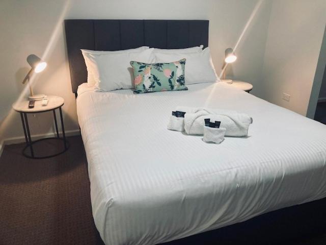 The Platypus Accommodation & Cafe Cudal Экстерьер фото